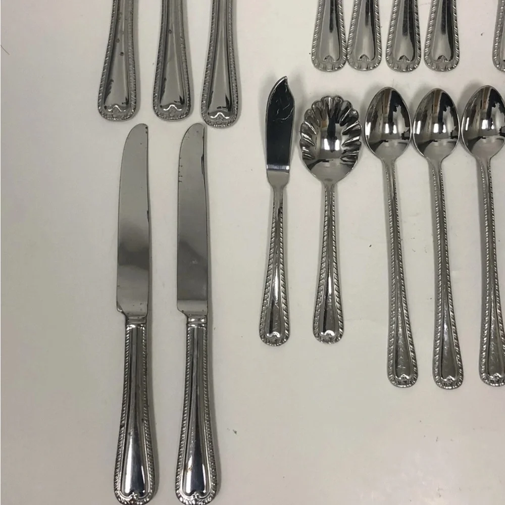 Reed & Barton WAKEFIELD Stainless 18/10 Glossy Silverware Flatware Lot Of 27